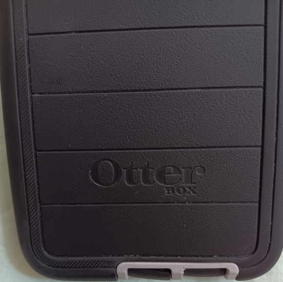 Otterbox Samsung S10 Purple Pre-owned - Picture 4 of 4